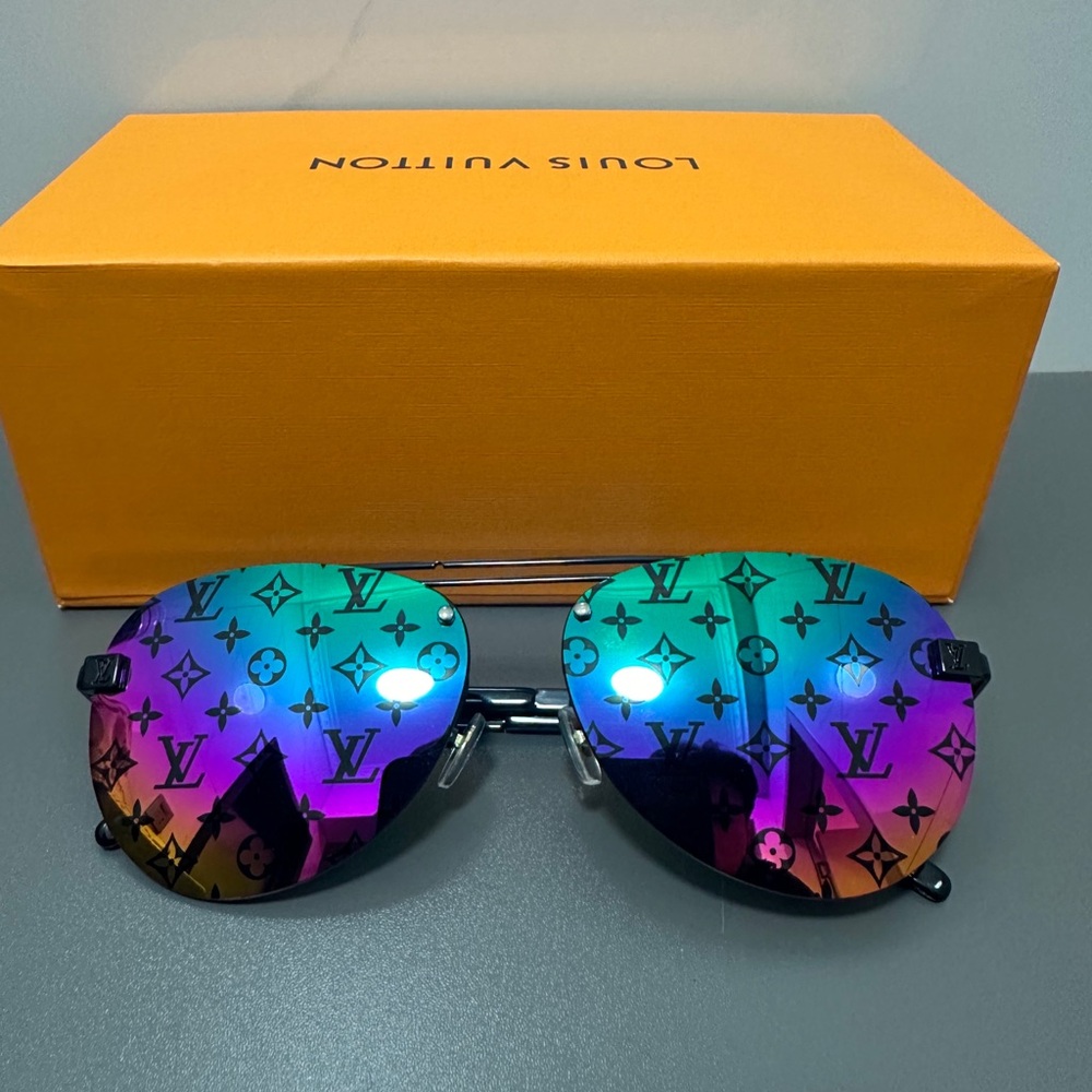 Louis Vuitton Black Sunglasses with box